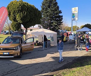 Photo 5859413845607123873 Y